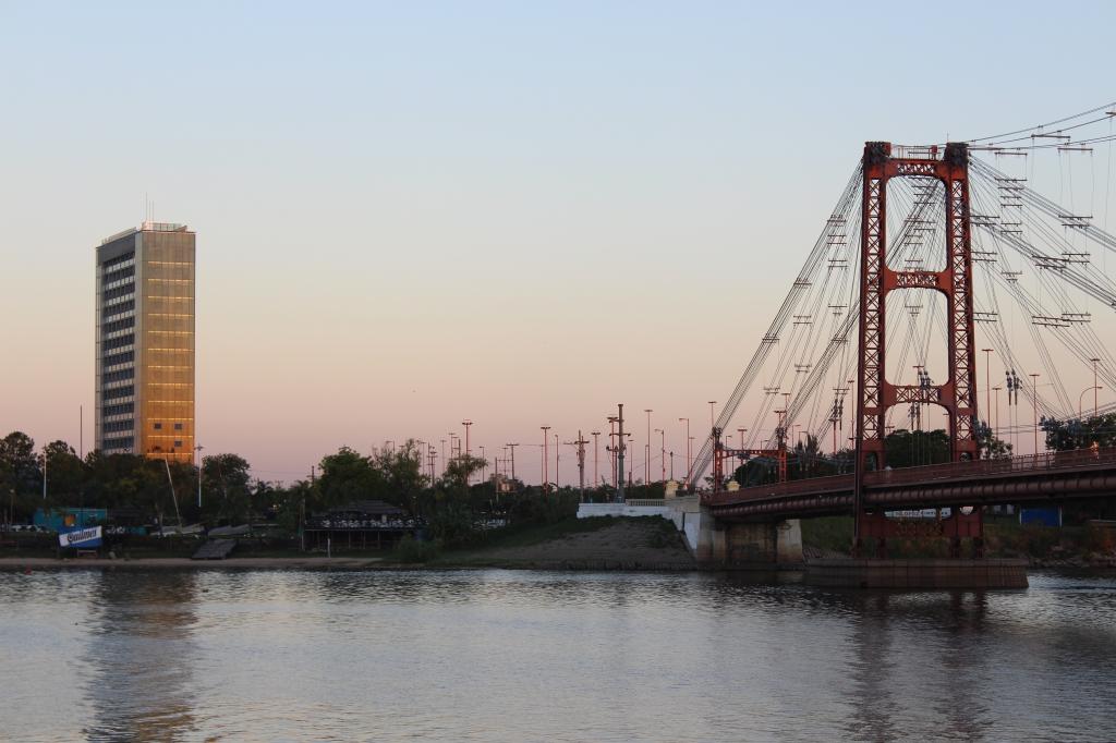 Vista de la Laguna Setubal y el Puente Colgante